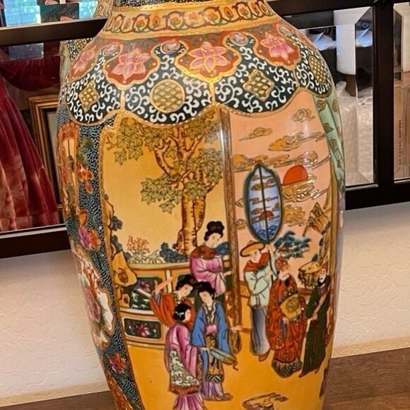 Magnificent Satsuma  Japanese ornate vase Geisha scenery 24” giant STUNNING - Picture 2 of 13